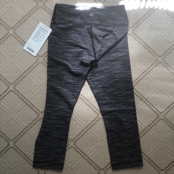 LULULEMON Wunder Under Crop, size 4, NWT - Picture 5 of 5
